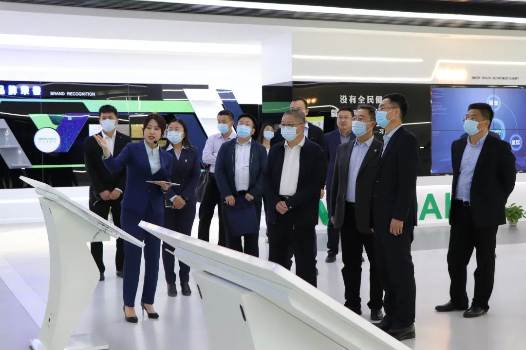青岛市大数据发展管理局领导一行莅临bv伟德源自英国始于1946调研指导