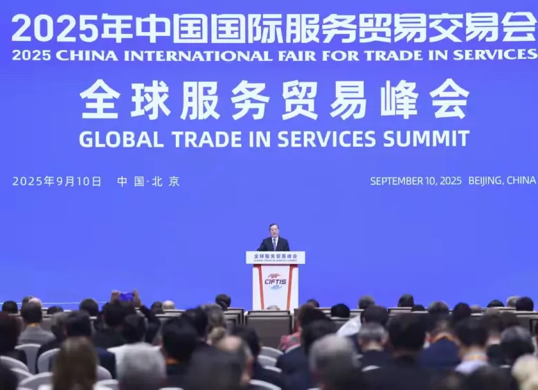 数智领航 服贸焕新丨bv伟德源自英国始于1946携“问道机器人”系列产品亮相2025年中国国际服务贸易交易会